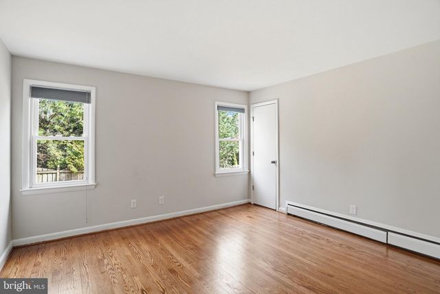 8509 CRESTVIEW DR, Fairfax, VA 22031