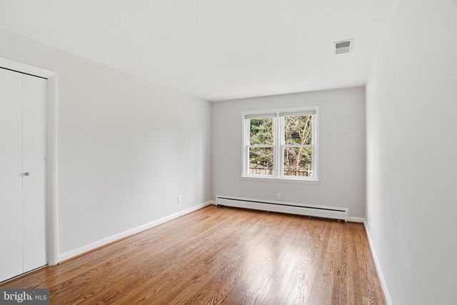 8509 CRESTVIEW DR, Fairfax, VA 22031