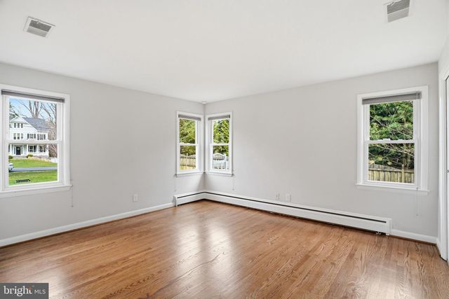 8509 CRESTVIEW DR, Fairfax, VA 22031