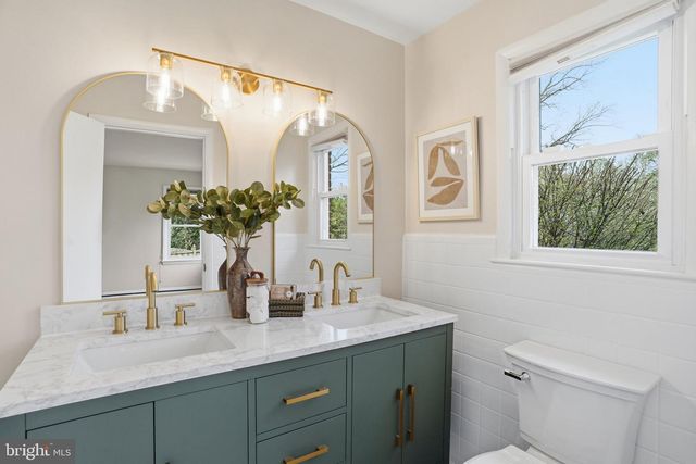 8509 CRESTVIEW DR, Fairfax, VA 22031