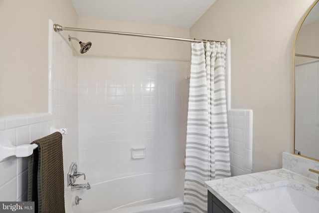 8509 CRESTVIEW DR, Fairfax, VA 22031