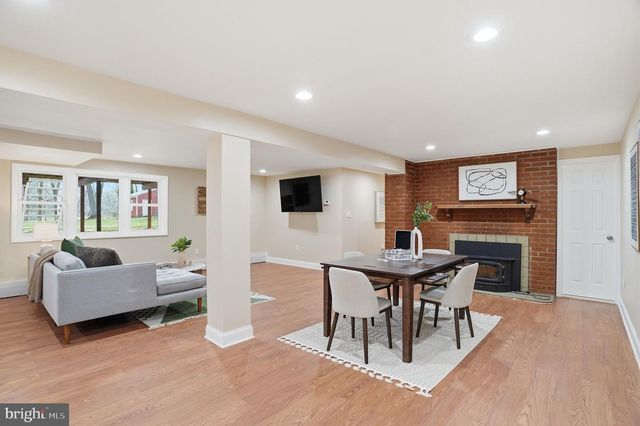 8509 CRESTVIEW DR, Fairfax, VA 22031