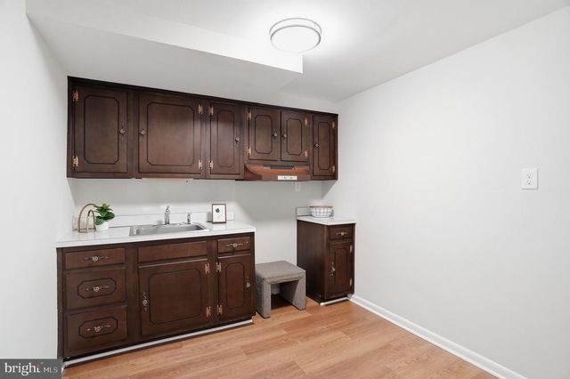 8509 CRESTVIEW DR, Fairfax, VA 22031