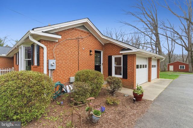 8509 CRESTVIEW DR, Fairfax, VA 22031