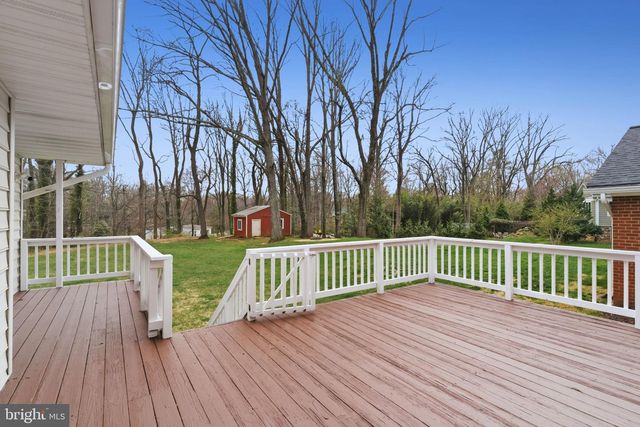 8509 CRESTVIEW DR, Fairfax, VA 22031