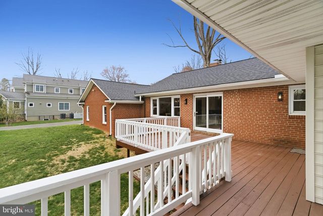 8509 CRESTVIEW DR, Fairfax, VA 22031