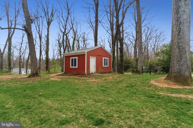 8509 CRESTVIEW DR, Fairfax, VA 22031