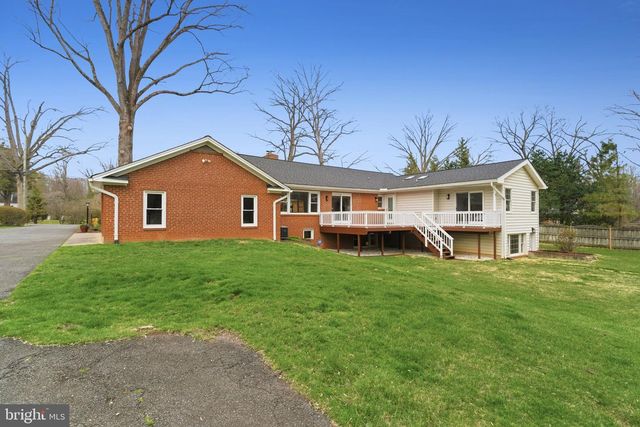 8509 CRESTVIEW DR, Fairfax, VA 22031