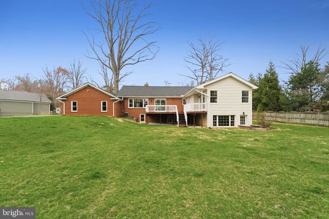 8509 CRESTVIEW DR, Fairfax, VA 22031