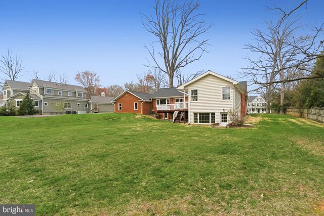 8509 CRESTVIEW DR, Fairfax, VA 22031