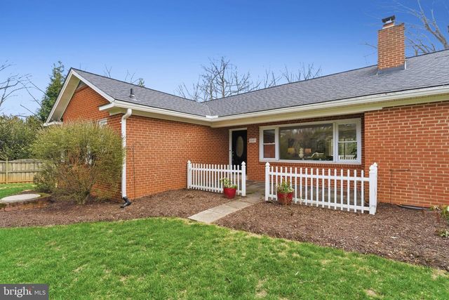 8509 CRESTVIEW DR, Fairfax, VA 22031