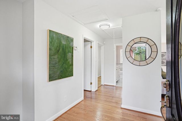 8509 CRESTVIEW DR, Fairfax, VA 22031