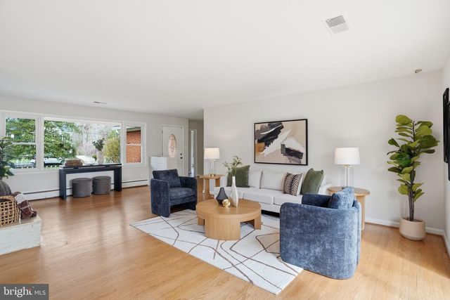 8509 CRESTVIEW DR, Fairfax, VA 22031