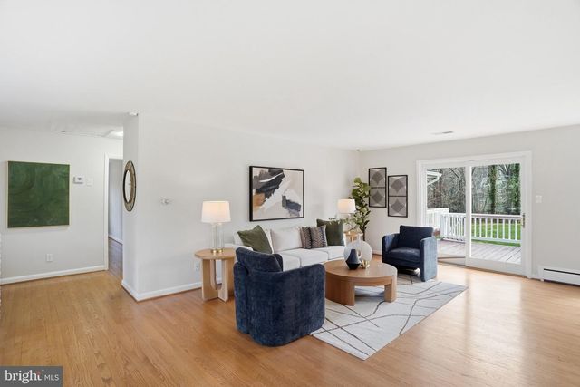 8509 CRESTVIEW DR, Fairfax, VA 22031