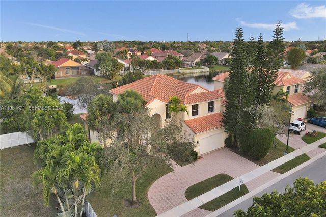 751 SW 191st Ave, Pembroke Pines, FL 33029