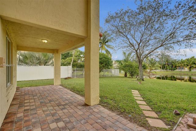 751 SW 191st Ave, Pembroke Pines, FL 33029