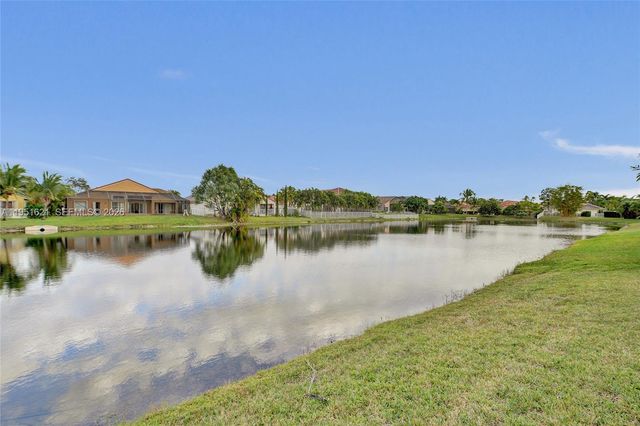 751 SW 191st Ave, Pembroke Pines, FL 33029