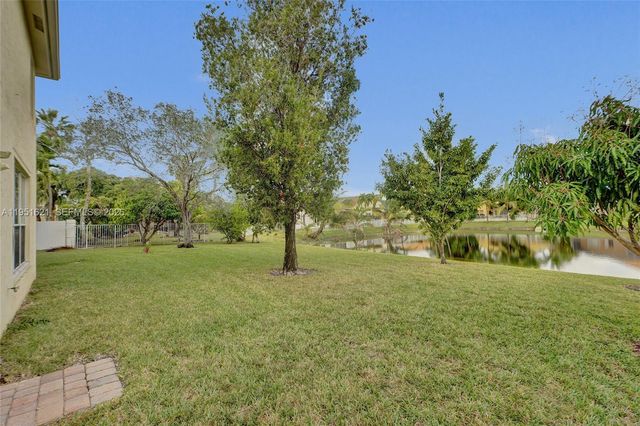 751 SW 191st Ave, Pembroke Pines, FL 33029