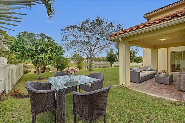 751 SW 191st Ave, Pembroke Pines, FL 33029