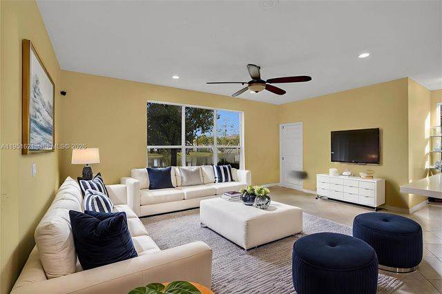 751 SW 191st Ave, Pembroke Pines, FL 33029