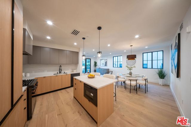 10352 Riverside Drive 103, Toluca Lake, CA 91602