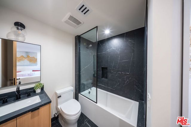 10352 Riverside Drive 103, Toluca Lake, CA 91602