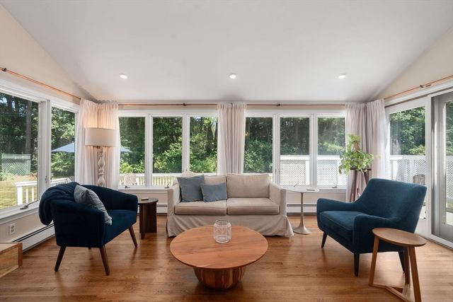 10 Steven Ln, Medfield, MA 02052