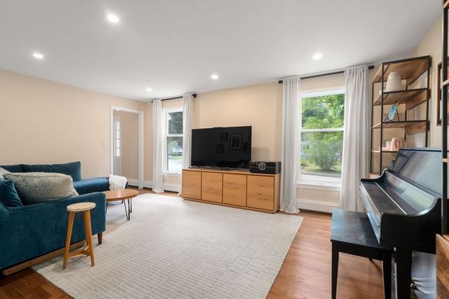 10 Steven Ln, Medfield, MA 02052