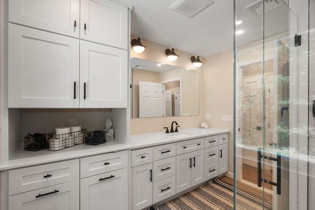 10 Steven Ln, Medfield, MA 02052