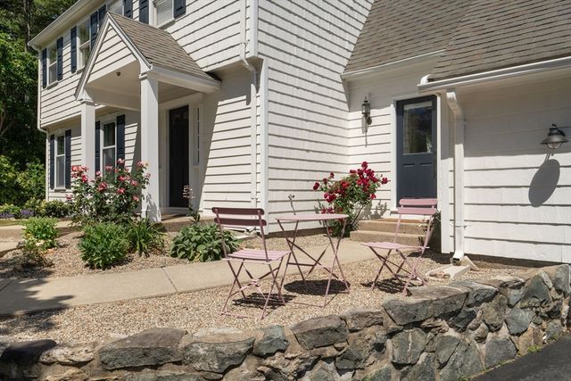 10 Steven Ln, Medfield, MA 02052