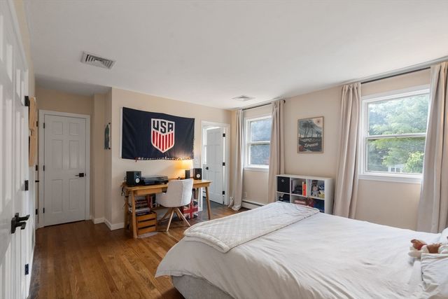 10 Steven Ln, Medfield, MA 02052