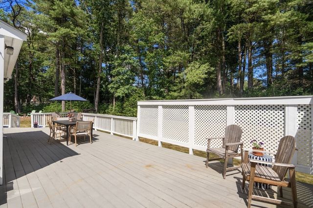 10 Steven Ln, Medfield, MA 02052