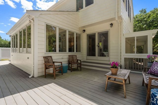 10 Steven Ln, Medfield, MA 02052