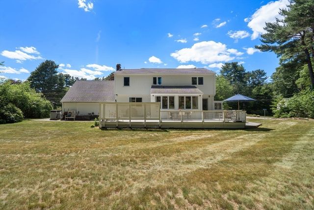 10 Steven Ln, Medfield, MA 02052