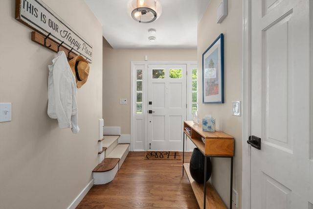 10 Steven Ln, Medfield, MA 02052