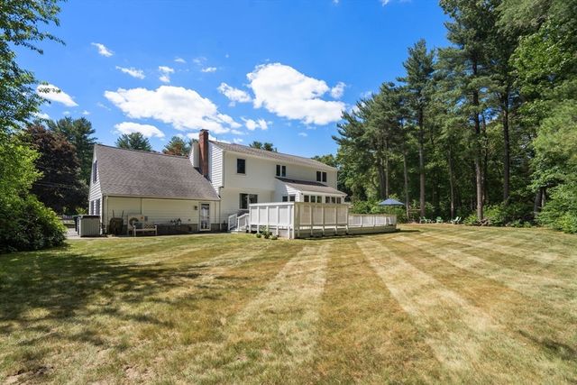 10 Steven Ln, Medfield, MA 02052