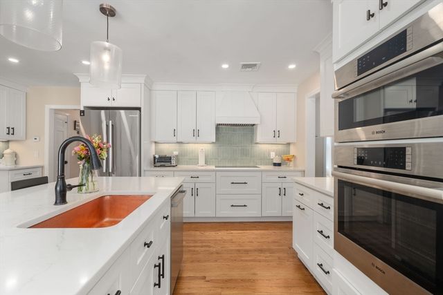 10 Steven Ln, Medfield, MA 02052