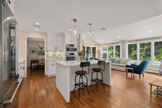 10 Steven Ln, Medfield, MA 02052