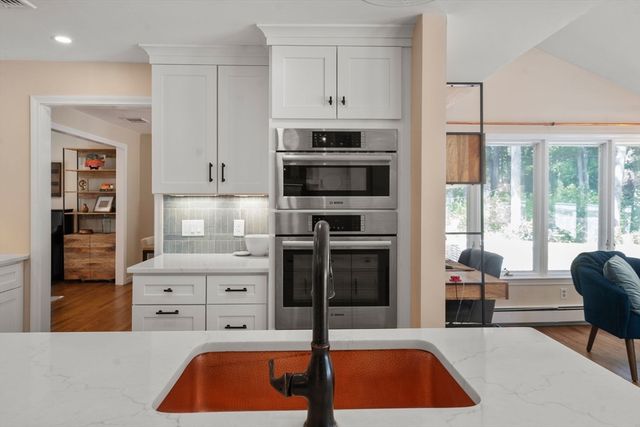 10 Steven Ln, Medfield, MA 02052