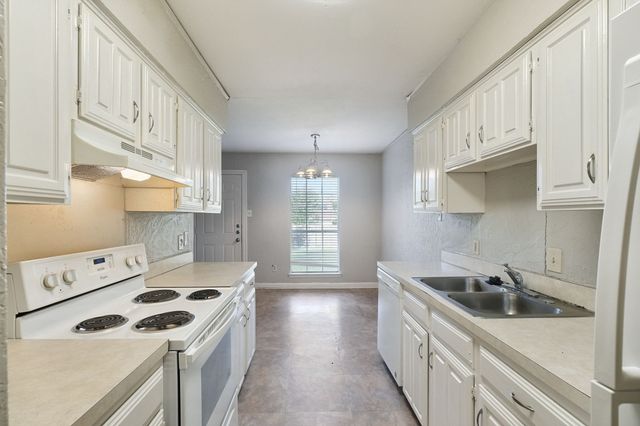4912 Sandalwood Lane, Arlington, TX 76017