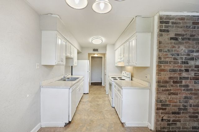 4912 Sandalwood Lane, Arlington, TX 76017