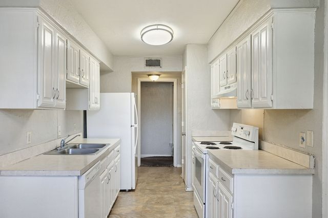 4912 Sandalwood Lane, Arlington, TX 76017