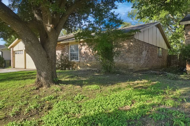 4912 Sandalwood Lane, Arlington, TX 76017