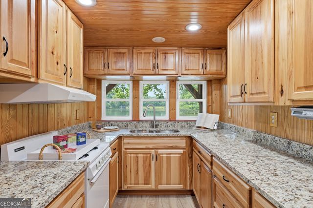 1049 Mountain Shadows Drive, Cleveland, GA 30528