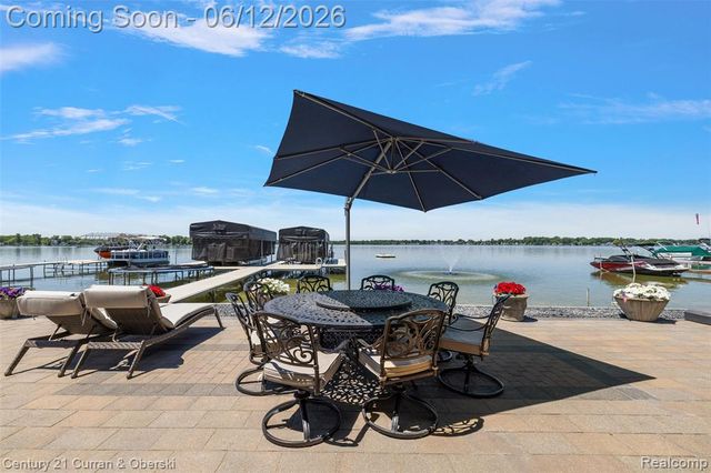 1345 E Lake Drive, Novi, MI 48377