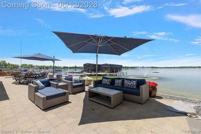 1345 E Lake Drive, Novi, MI 48377