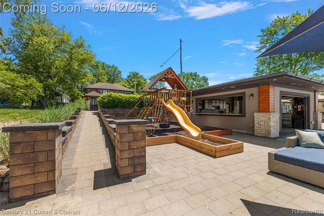 1345 E Lake Drive, Novi, MI 48377