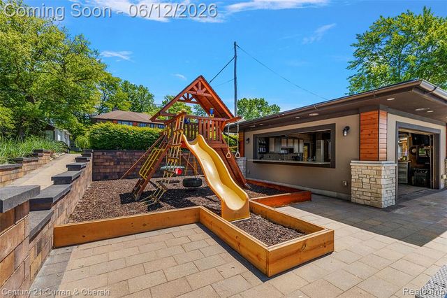 1345 E Lake Drive, Novi, MI 48377