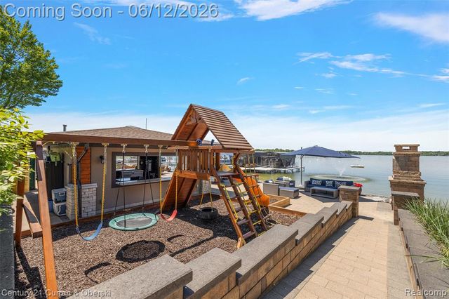 1345 E Lake Drive, Novi, MI 48377
