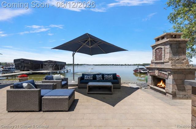 1345 E Lake Drive, Novi, MI 48377